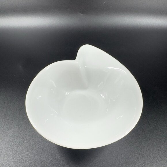 White Nautilus Shell Shaped Bowl Made Of Porcelain Ceramic Dish Bowl Small Plate - Picture 8 of 10